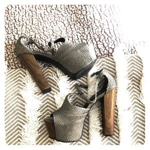 Textured Reptile Platform Pumps